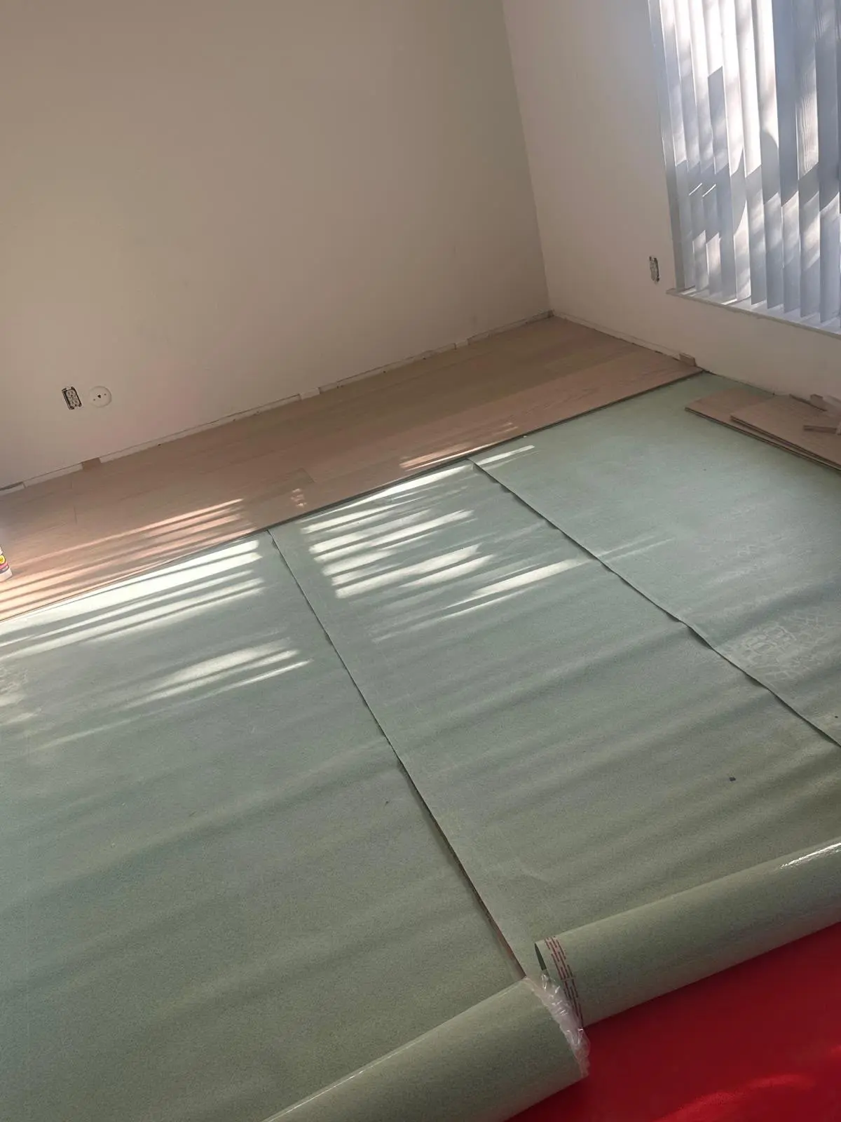 Laminate Flooring Installations — 2/2